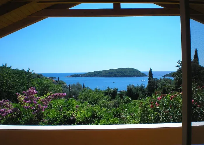 Luna - One Bedroom With Terrace And Sea View Molunat